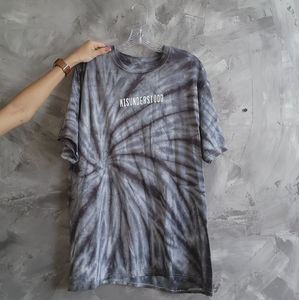 Mens T Shirt, Size Large.